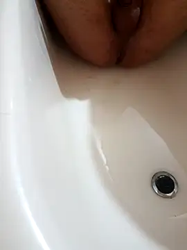 Snapshot of Mm7oon_bnat chatting on 24, 10, 2025 Mm7oon bnat online show from 24, 10, 2025