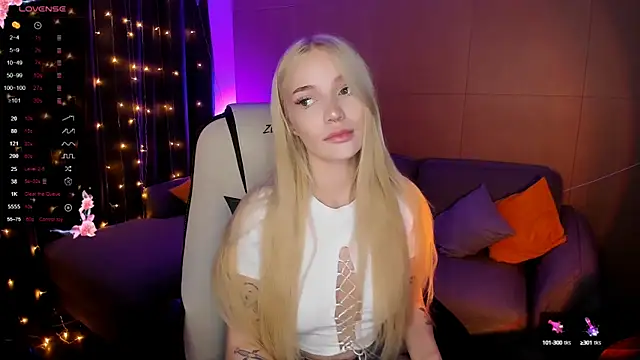 AnyaTaylor  online show from 13, 10, 2025