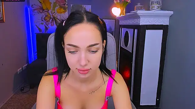 Sofyy Bradd online show from 11, 9, 2025