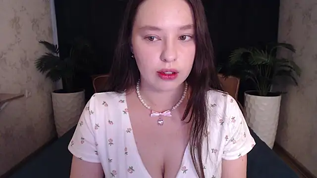 Snapshot of PureLedy chatting on 4, 10, 2025 PureLedy online show from 4, 10, 2025