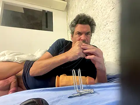 Snapshot of twitshe chatting on 30, 10, 2025 twitshe online show from 30, 10, 2025