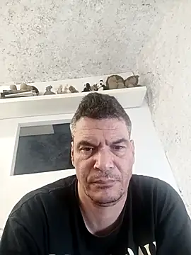 Snapshot of twitshe chatting on 18, 11, 2025 twitshe online show from 18, 11, 2025