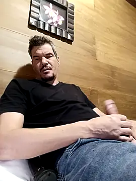 Snapshot of twitshe chatting on 14, 12, 2025 twitshe online show from 14, 12, 2025