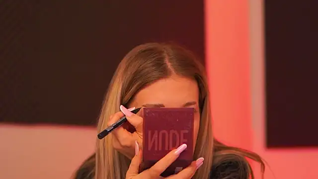 EllieRedd online show from 12, 1, 2026