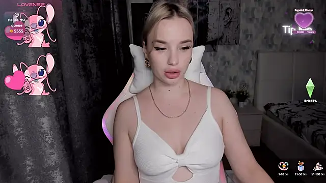 Snapshot of KiraKrox chatting on 14, 10, 2025 KiraKrox online show from 14, 10, 2025