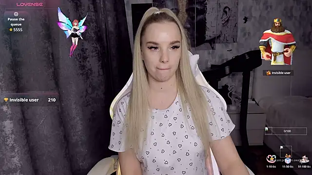 Snapshot of KiraKrox chatting on 12, 11, 2025 KiraKrox online show from 12, 11, 2025