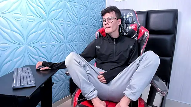 LittleMax23 online show from 11, 11, 2025