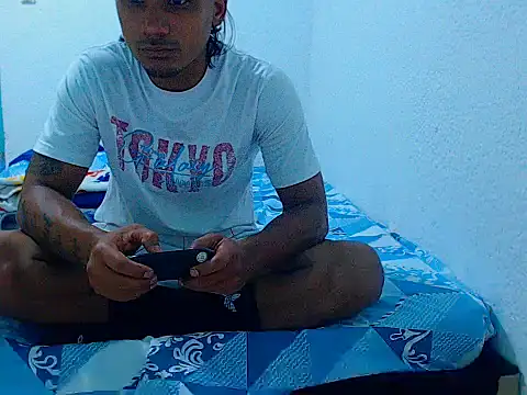 Snapshot of davidcutterr chatting on 4, 3, 2026 davidcutterr online show from 4, 3, 2026