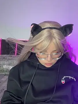 Annie Grosse online show from 18, 9, 2025