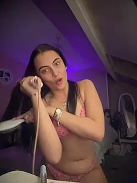 Mesmerising MaxineX online show from 19, 11, 2025