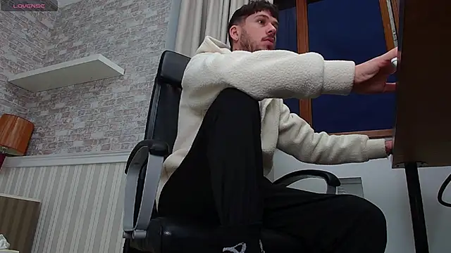 Snapshot of JonahShaw chatting on 13, 10, 2025 JonahShaw online show from 13, 10, 2025