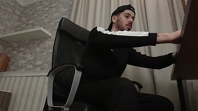 Snapshot of JonahShaw chatting on 18, 10, 2025 JonahShaw online show from 18, 10, 2025