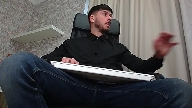 Snapshot of JonahShaw chatting on 2, 11, 2025 JonahShaw online show from 2, 11, 2025