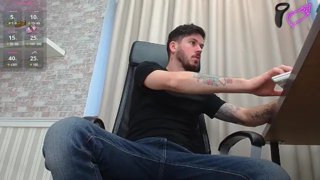 Snapshot of JonahShaw chatting on 13, 11, 2025 JonahShaw online show from 13, 11, 2025