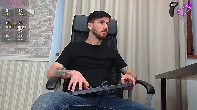 Snapshot of JonahShaw chatting on 15, 11, 2025 JonahShaw online show from 15, 11, 2025