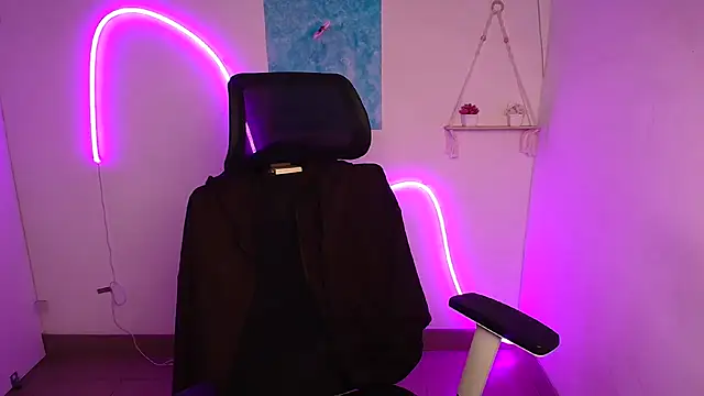 Aurora White online show from 27, 10, 2025