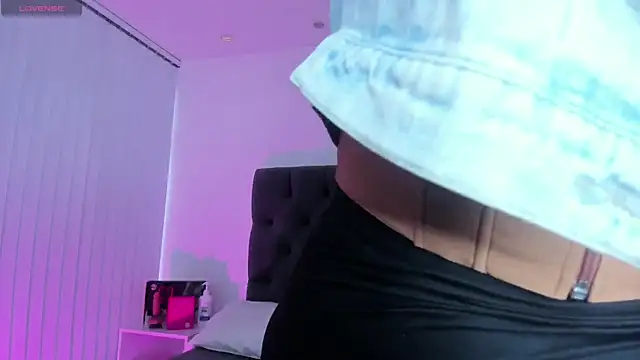 Snapshot of VictoriaParkeer chatting on 20, 11, 2025 VictoriaParkeer online show from 20, 11, 2025