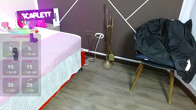 ScarletHott  online show from 4, 11, 2025