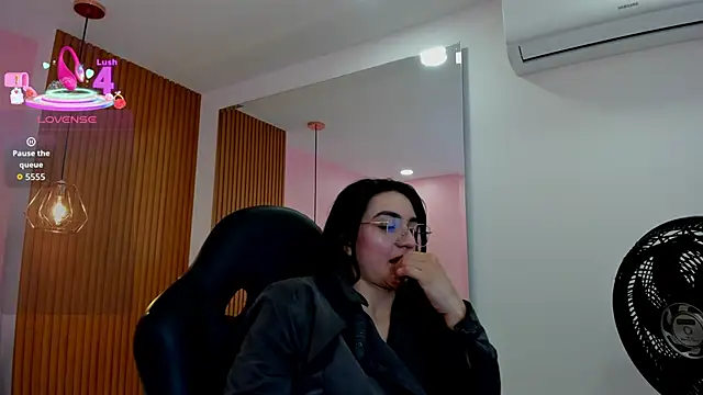 Snapshot of selena_rous chatting on 25, 9, 2025 selena rous online show from 25, 9, 2025