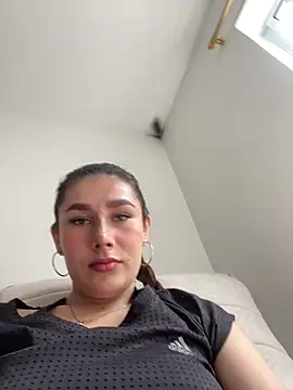 Isa Villamarin online show from 22, 9, 2025