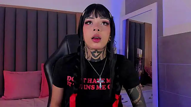 Snapshot of misstomie_ chatting on 22, 10, 2025 misstomie online show from 22, 10, 2025