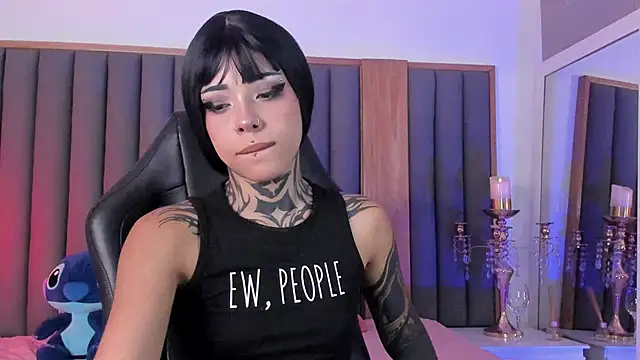 Snapshot of misstomie_ chatting on 11, 11, 2025 misstomie online show from 11, 11, 2025