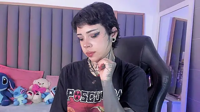 Snapshot of misstomie_ chatting on 19, 11, 2025 misstomie online show from 19, 11, 2025