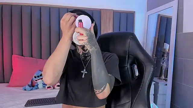 Snapshot of misstomie_ chatting on 28, 11, 2025 misstomie online show from 28, 11, 2025