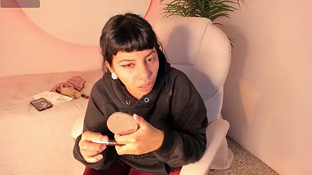 emily-santoss online show from 25, 9, 2025