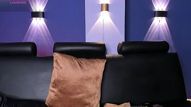emily-santoss online show from 28, 9, 2025