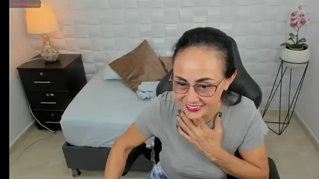 Snapshot of yulitza1025 chatting on 9, 10, 2025 yulitza1025 online show from 9, 10, 2025