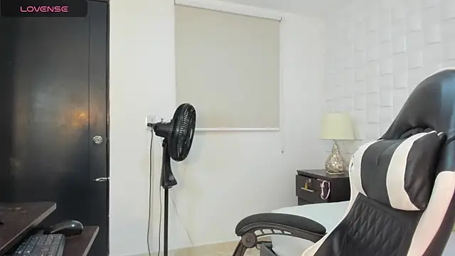 yulitza1025 online show from 13, 3, 2026