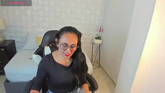 yulitza1025 online show from 14, 3, 2026