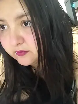 SoffiiCurvy online show from 16, 9, 2025