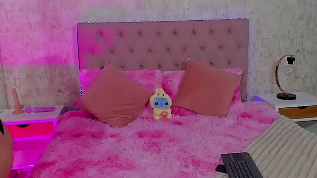 Snapshot of HannahCollyns chatting on 25, 9, 2025 HannahCollyns online show from 25, 9, 2025