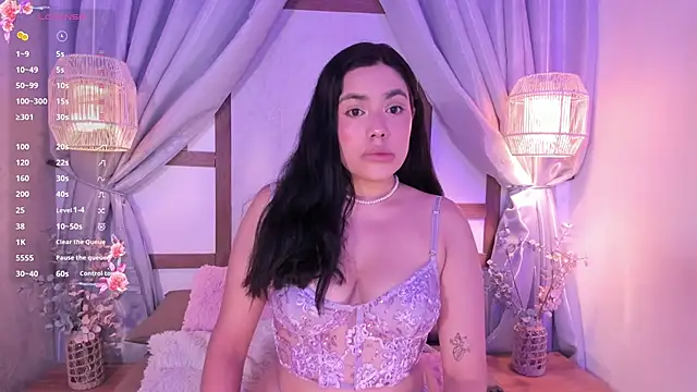 Snapshot of RenataLeclair chatting on 5, 3, 2026 RenataLeclair online show from 5, 3, 2026