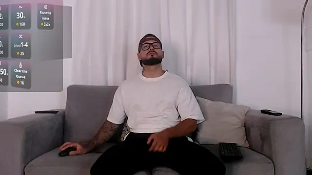 Snapshot of Eric_Evans1 chatting on 13, 10, 2025 Eric Evans1 online show from 13, 10, 2025