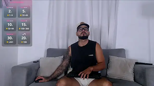 Snapshot of Eric_Evans1 chatting on 22, 10, 2025 Eric Evans1 online show from 22, 10, 2025