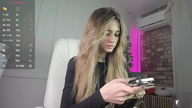 Snapshot of Blessed_Molly chatting on 17, 10, 2025 Blessed Molly online show from 17, 10, 2025