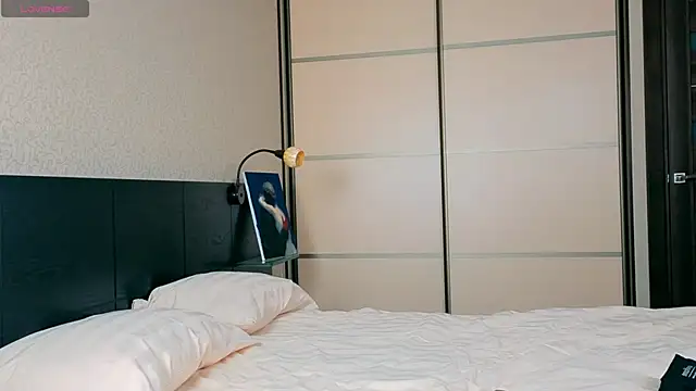 Hazel Reed online show from 10, 10, 2025