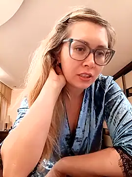 Crystal00Girl online show from 3, 11, 2025