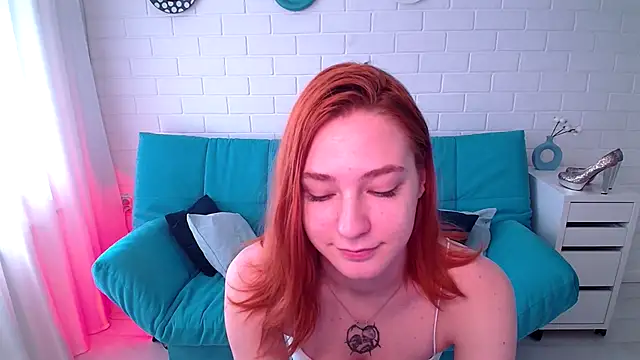 Snapshot of TinaCruyze chatting on 10, 9, 2025 TinaCruyze online show from 10, 9, 2025