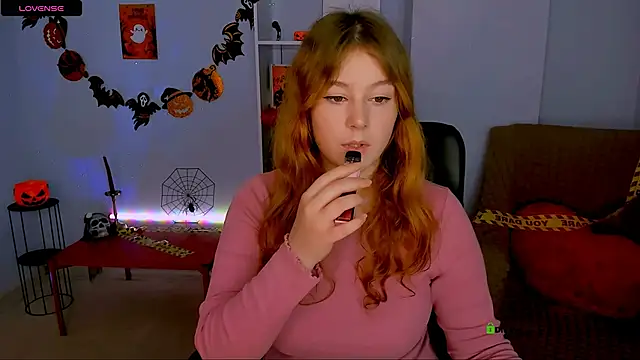 Snapshot of lola_sun12 chatting on 28, 10, 2025 lola sun12 online show from 28, 10, 2025