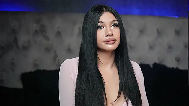GiuliaSya online show from 15, 9, 2025