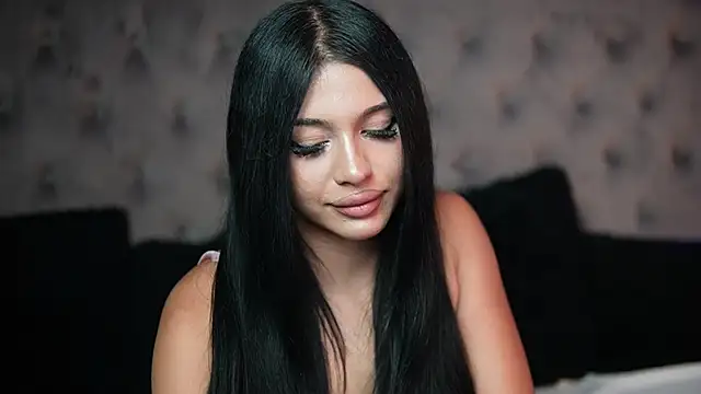 GiuliaSya online show from 23, 9, 2025