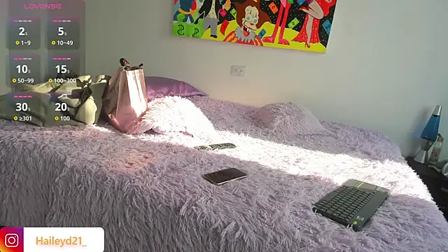 Snapshot of HaileyDuke chatting on 8, 11, 2025 HaileyDuke online show from 8, 11, 2025