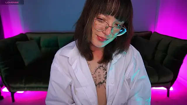 Pixie Peachh online show from 28, 10, 2025