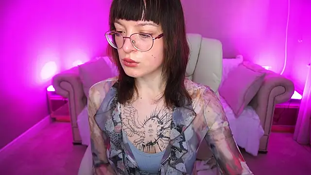 Pixie Peachh online show from 2, 11, 2025