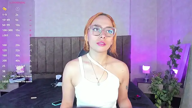 LanaMills  online show from 10, 10, 2025