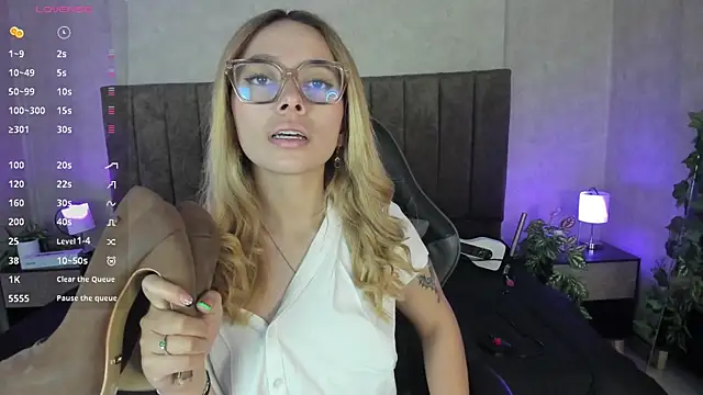 LanaMills  online show from 30, 10, 2025